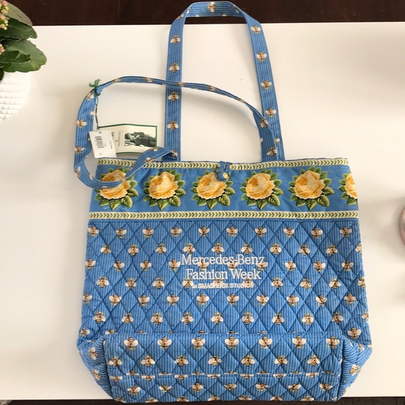 Vera Bradley Handbags - Vera Bradley Mercedes fashion week tote bag NWT